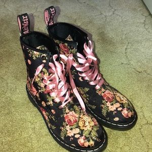 Size 8 Dr. Martens floral boots